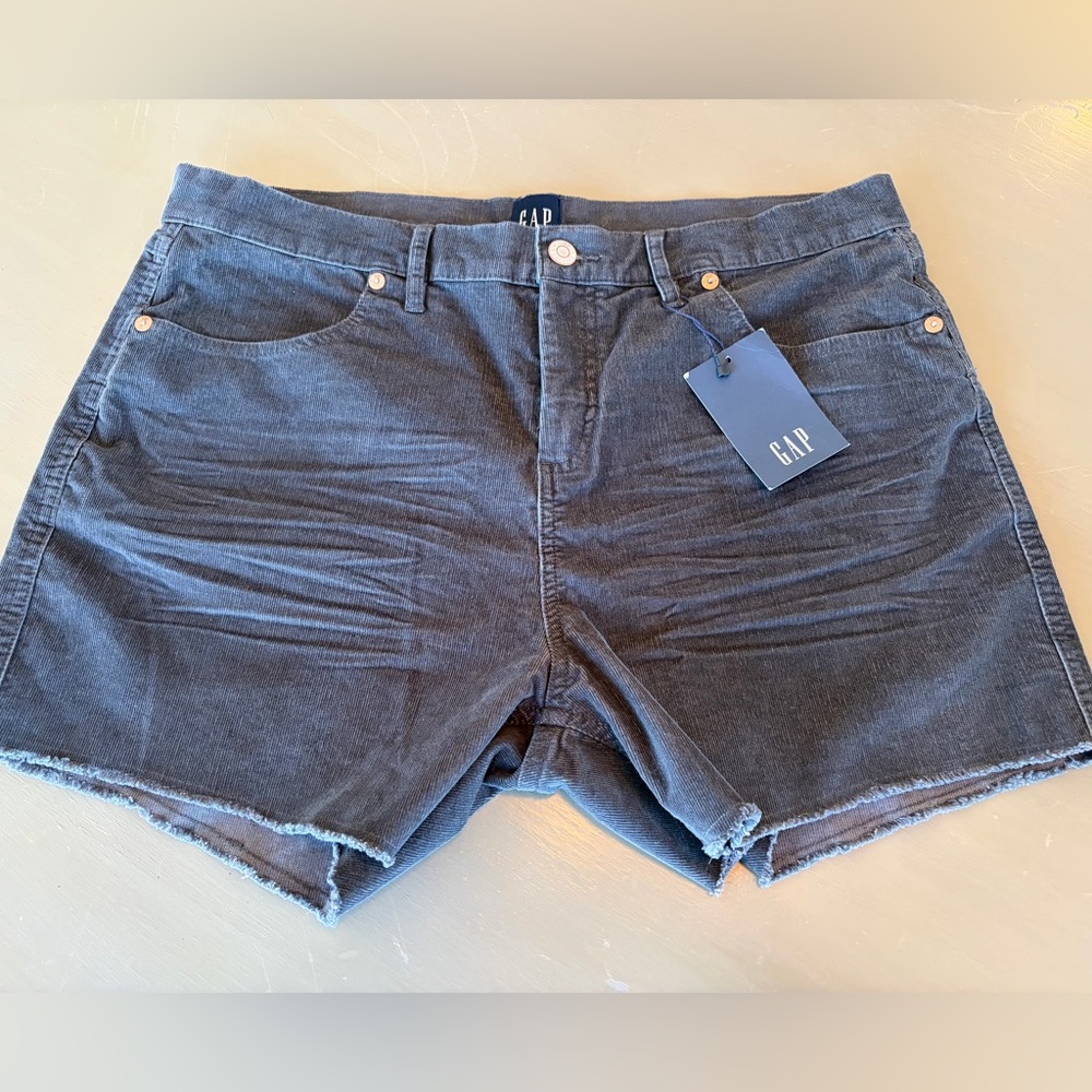Gap Ladies Corduroy Shorts in Vetiver Frayed Hem Soft Mid-Rise Pockets Size 14